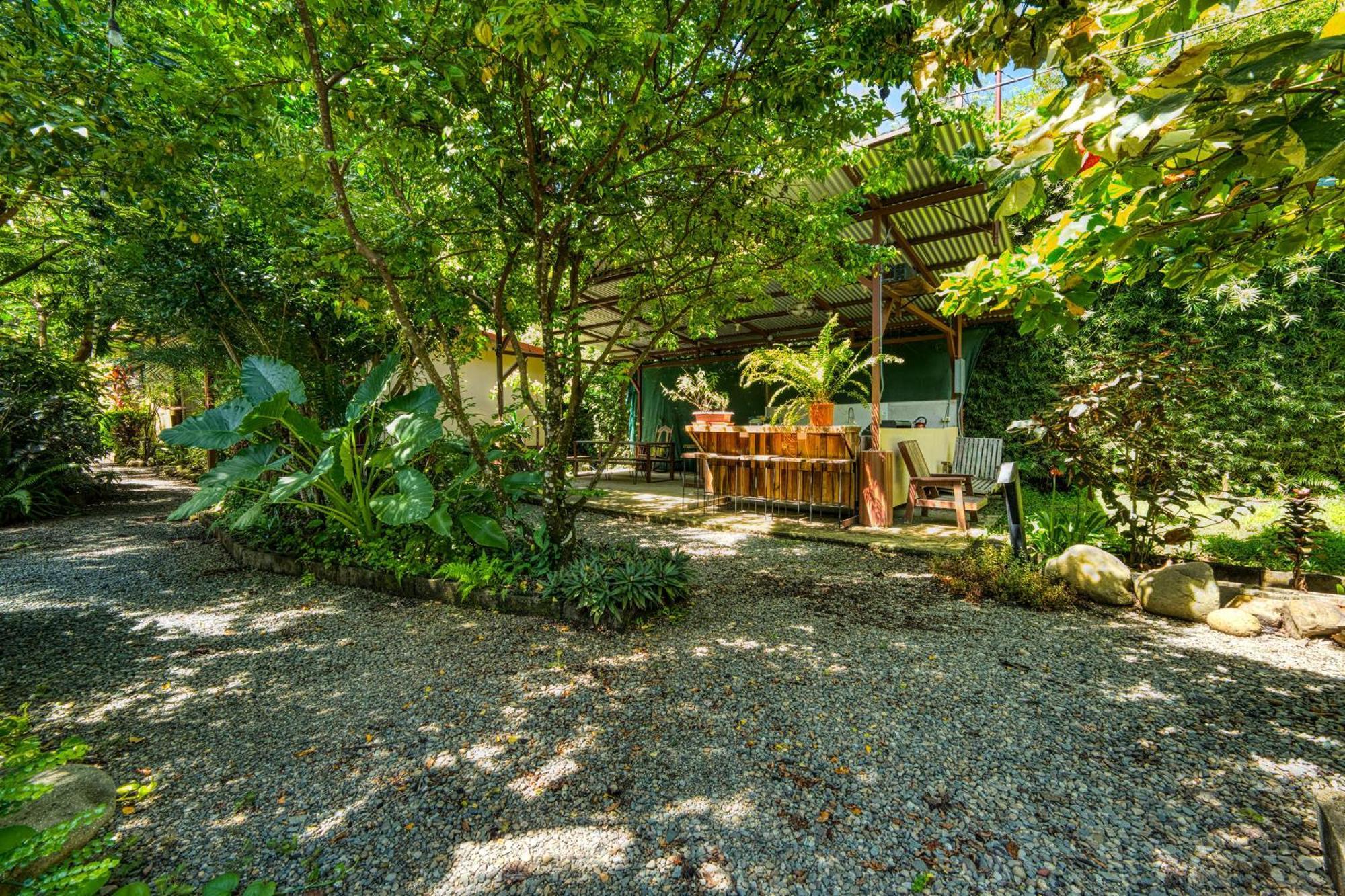 Bamboo River House And Hotel Dominical Buitenkant foto