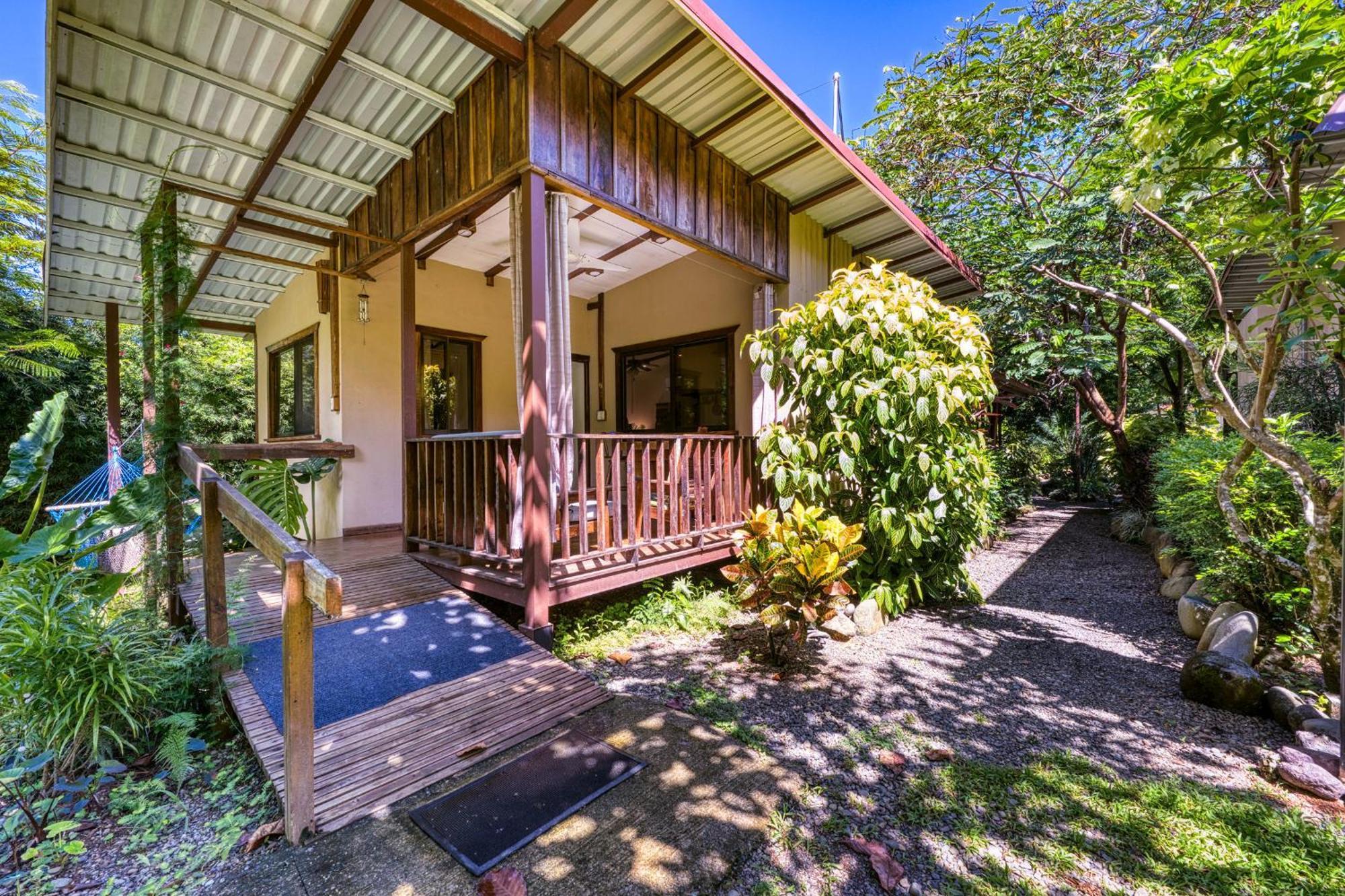 Bamboo River House And Hotel Dominical Buitenkant foto