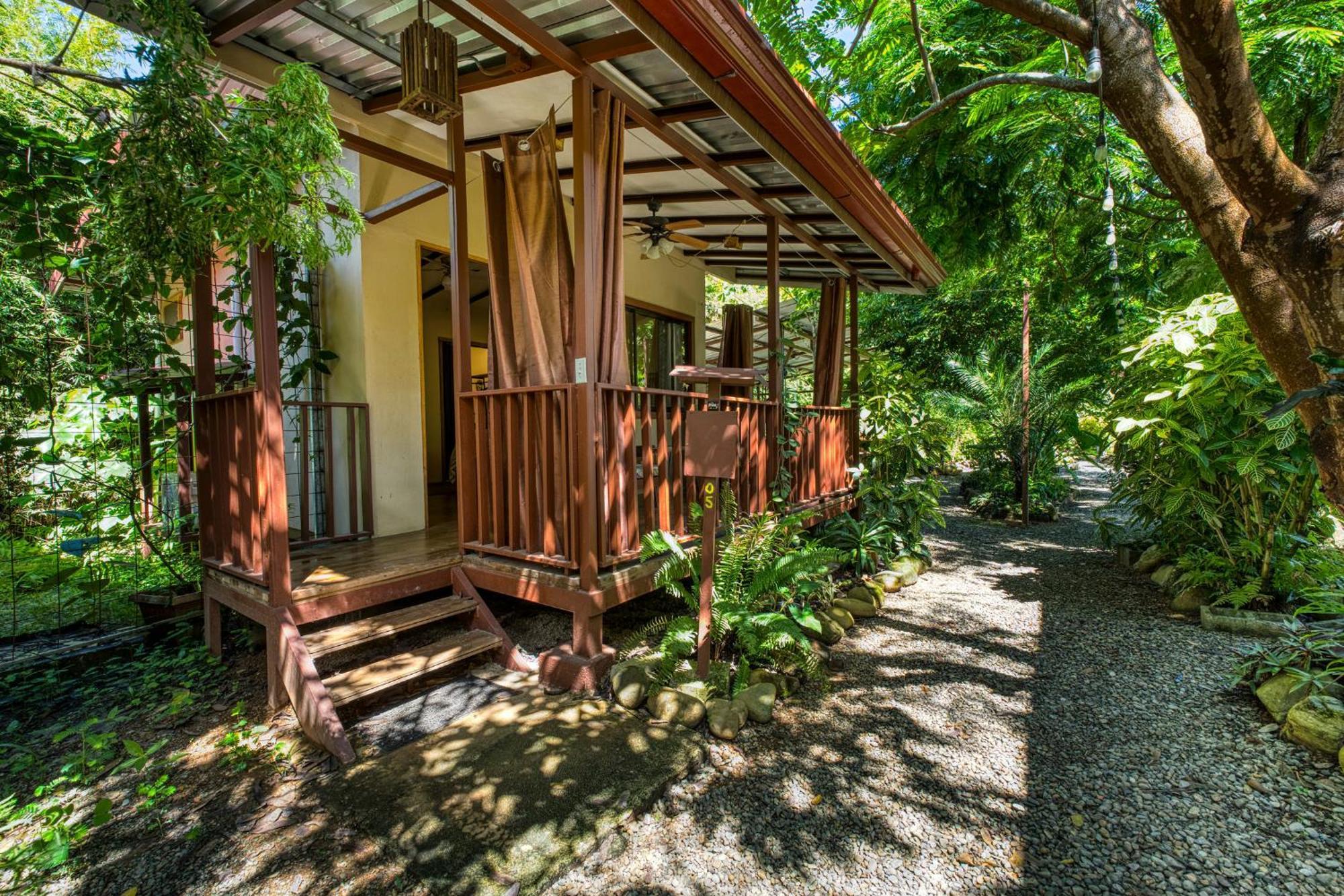 Bamboo River House And Hotel Dominical Buitenkant foto