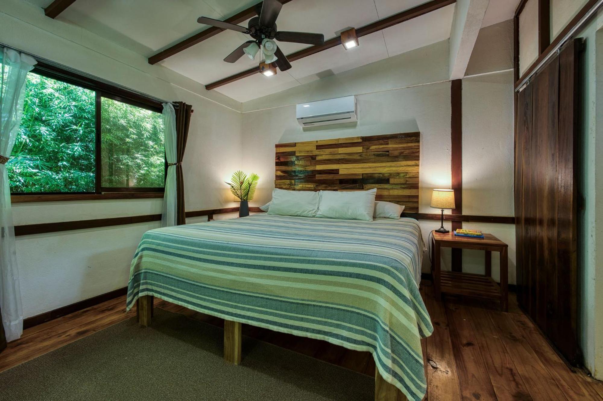 Bamboo River House And Hotel Dominical Buitenkant foto