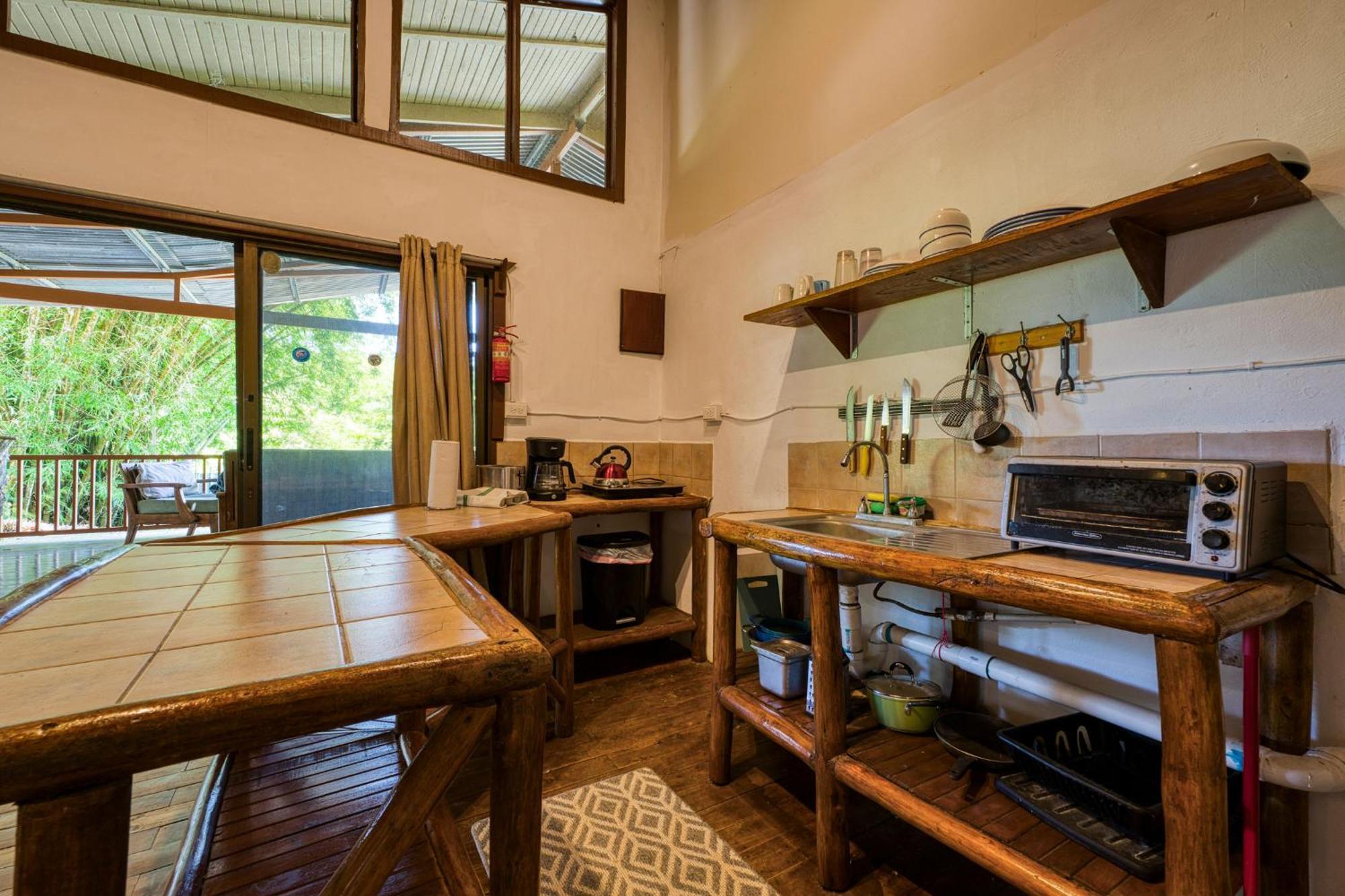 Bamboo River House And Hotel Dominical Buitenkant foto