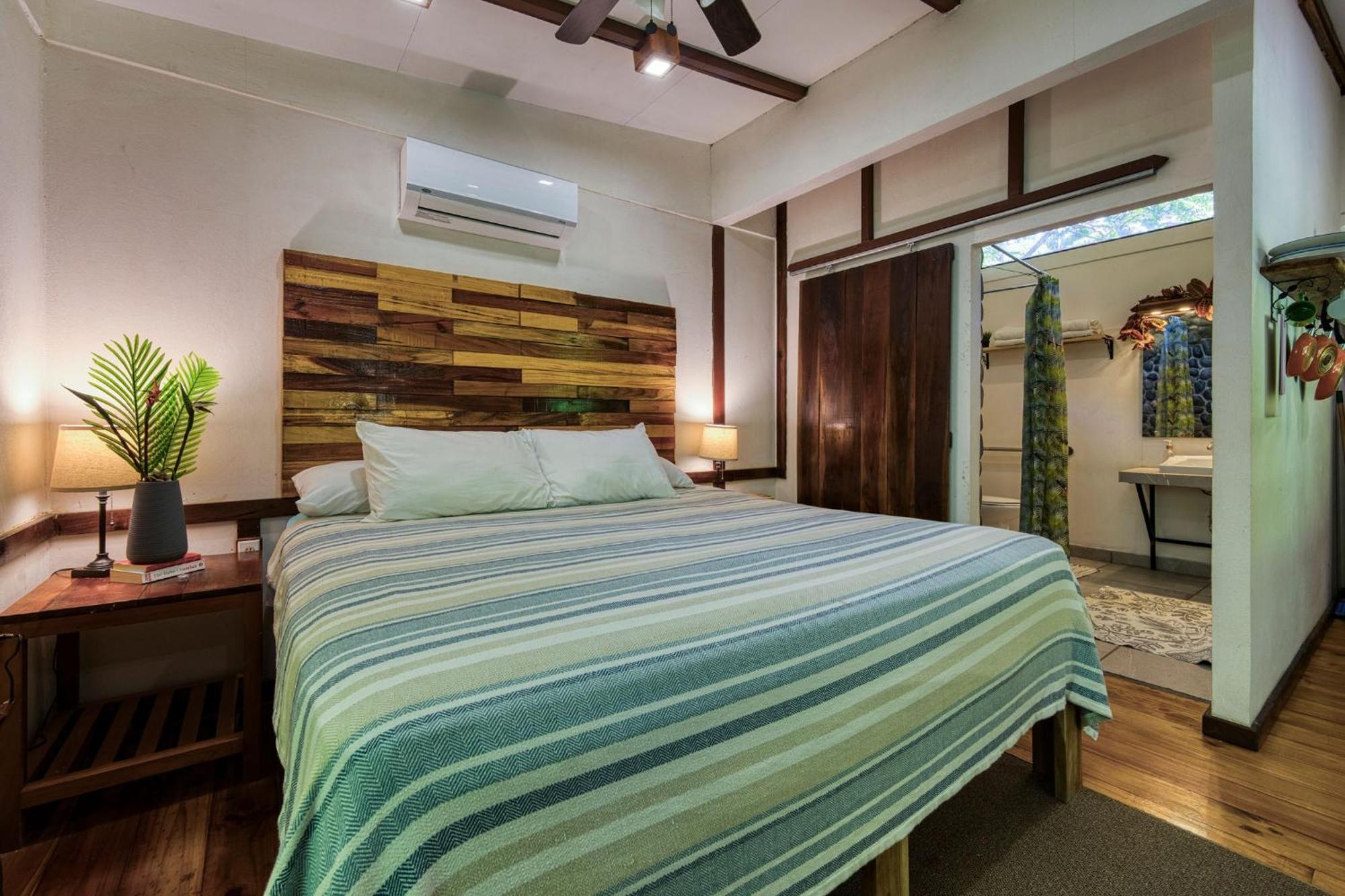 Bamboo River House And Hotel Dominical Buitenkant foto